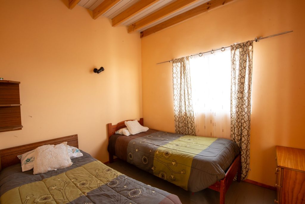 Dormitorio con dos camas